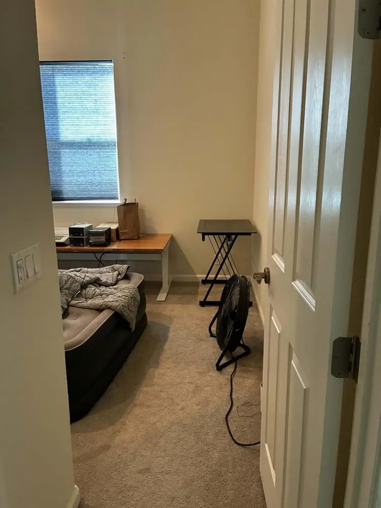 2 rooms available in 3br townhome