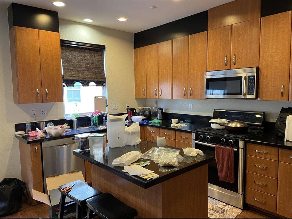 2 rooms available in 3br townhome
