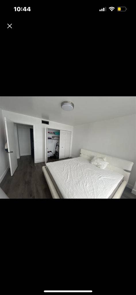 Looking for a female roomate