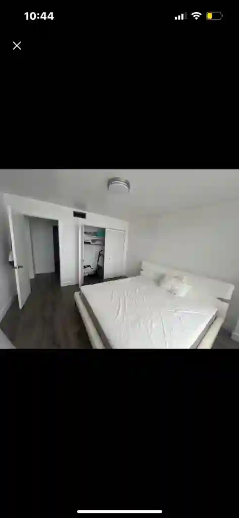 Looking for a female roomate