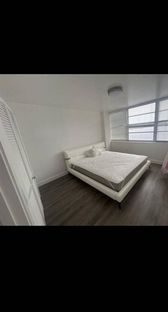Looking for a female roomate
