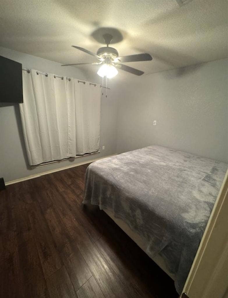 Looking for chill roommates 😎