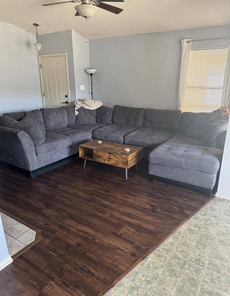 Looking for chill roommates 😎