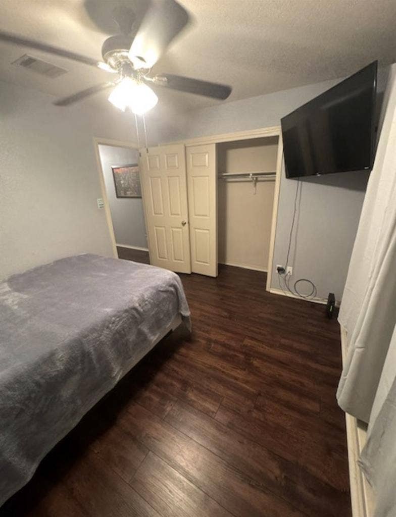Looking for chill roommates 😎