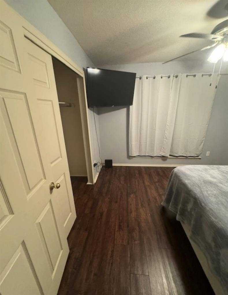 Looking for chill roommates 😎