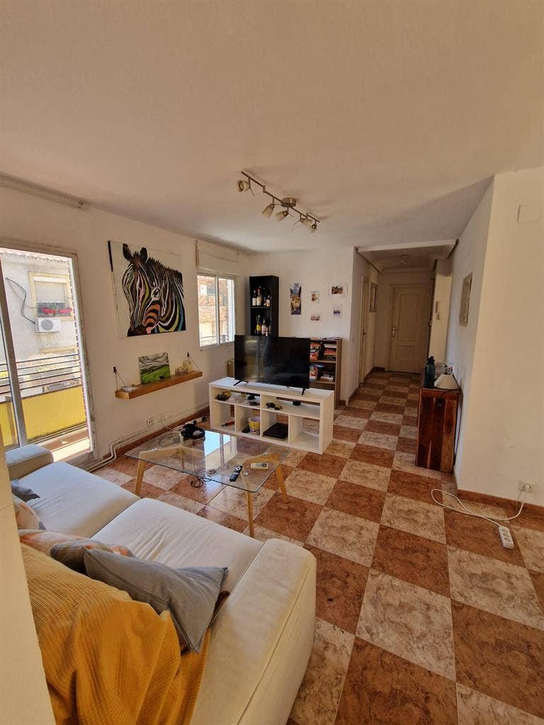 Habitación amplia en piso compartid