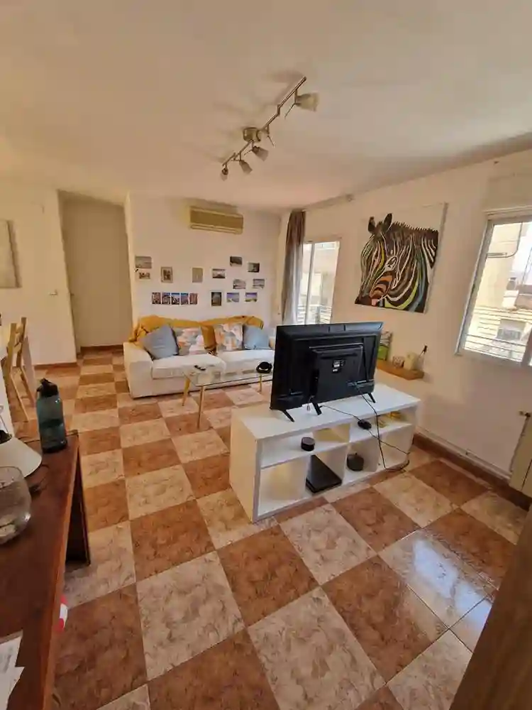 Habitación amplia en piso compartid