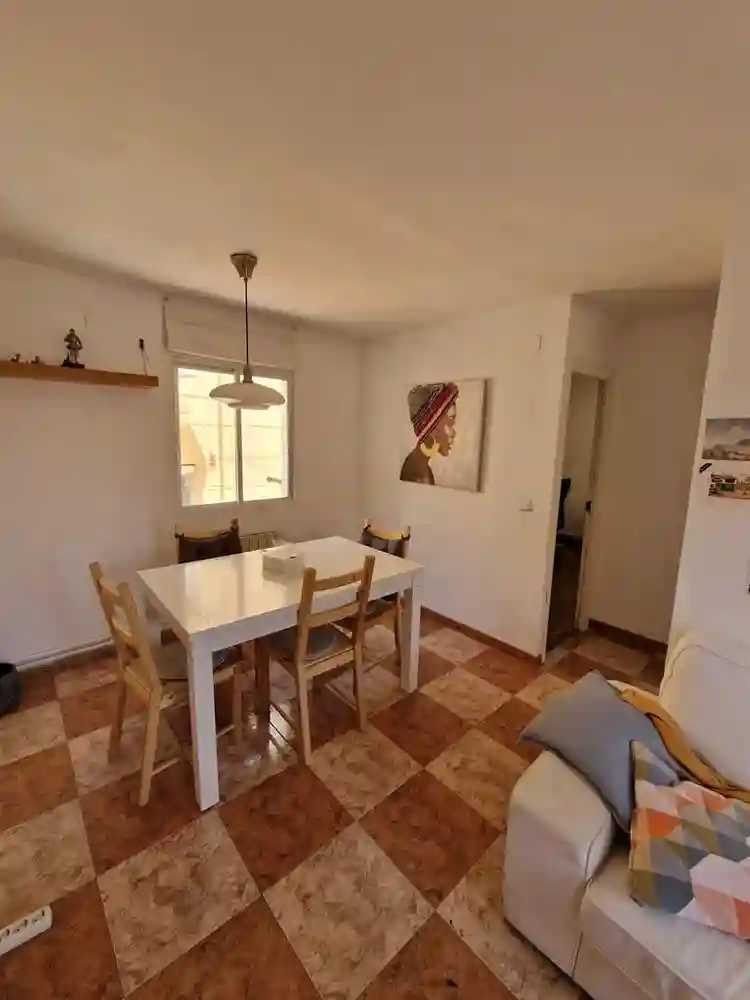 Habitación amplia en piso compartid