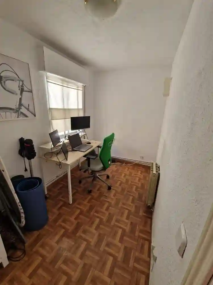Habitación amplia en piso compartid