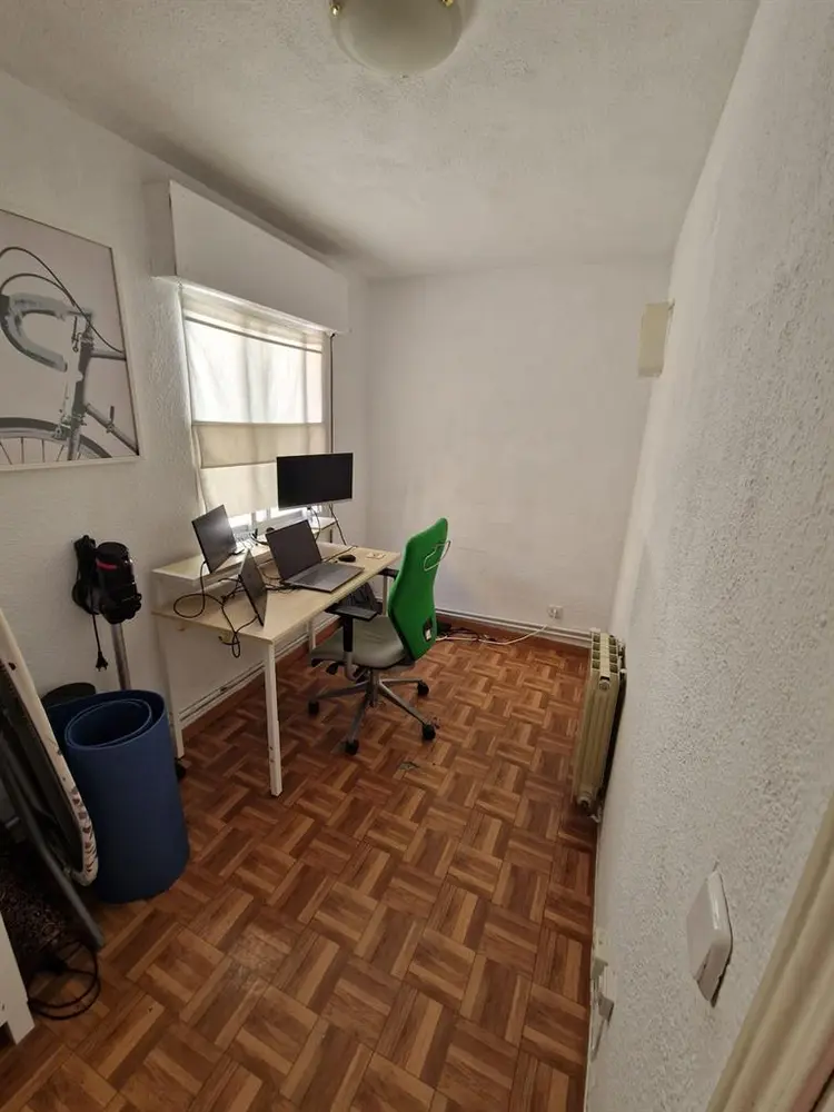 Habitación amplia en piso compartid