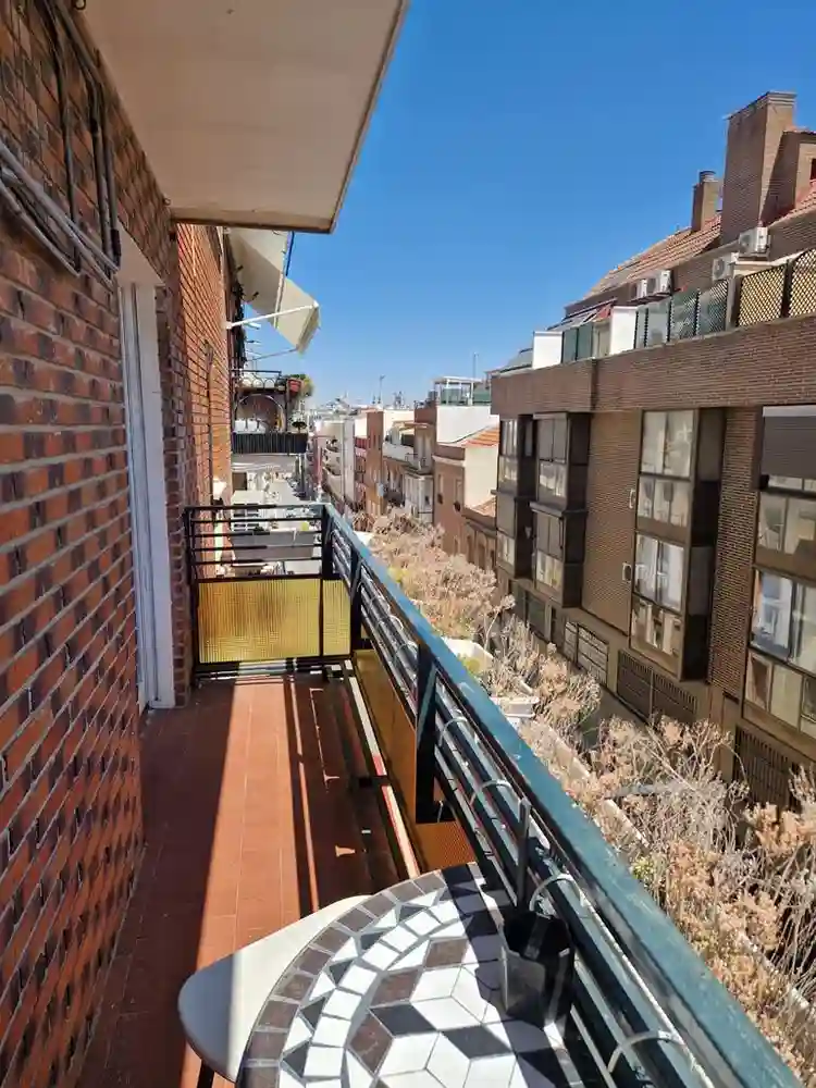 Habitación amplia en piso compartid