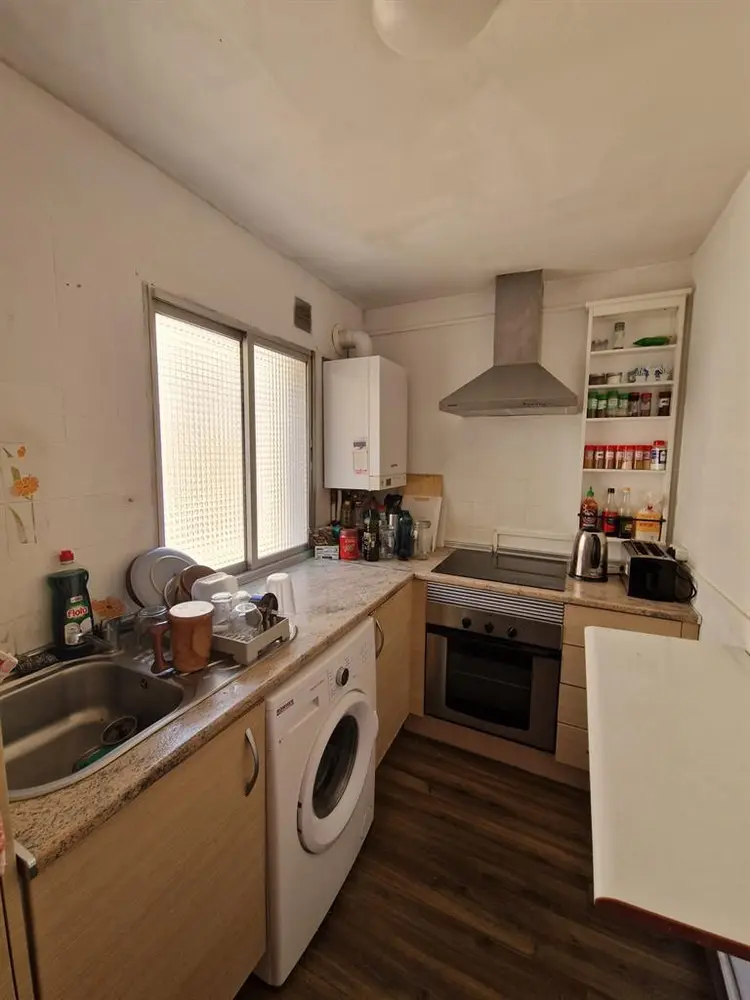 Habitación amplia en piso compartid