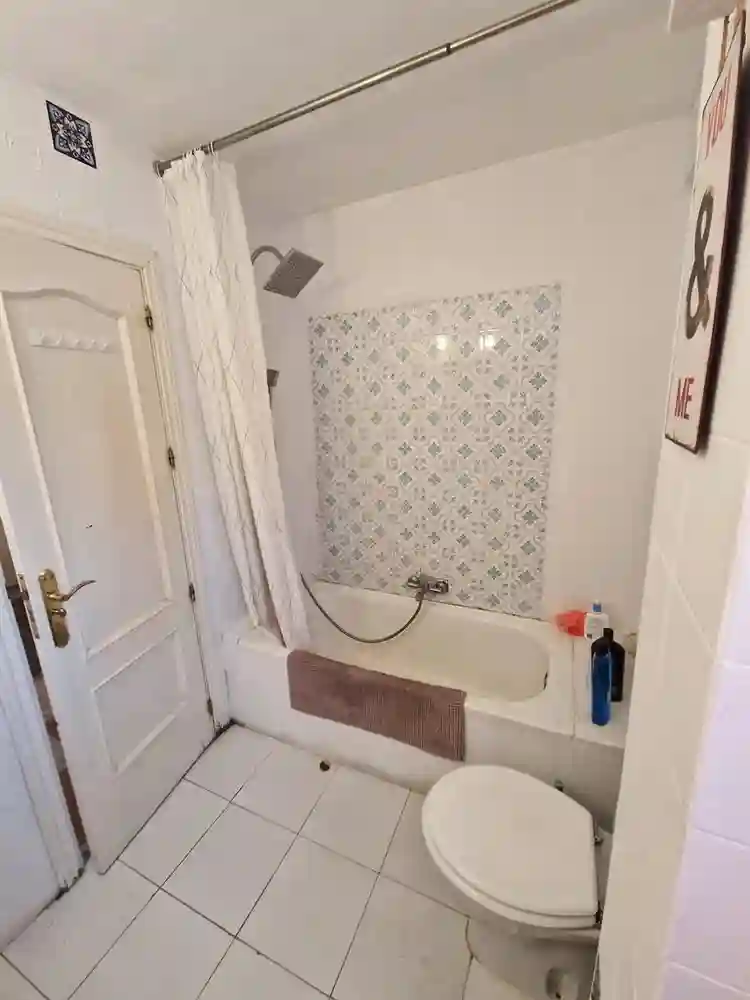Habitación amplia en piso compartid