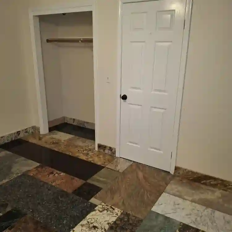 Room for rent-granite/marble floors