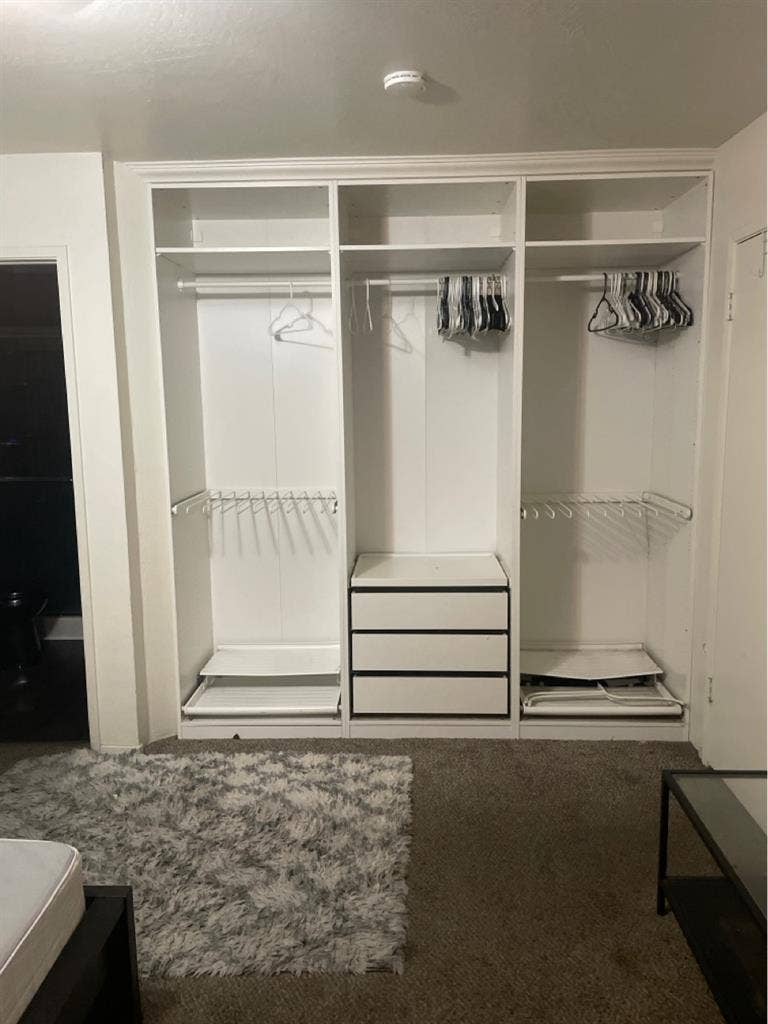 Master bedroom private bathroom 995