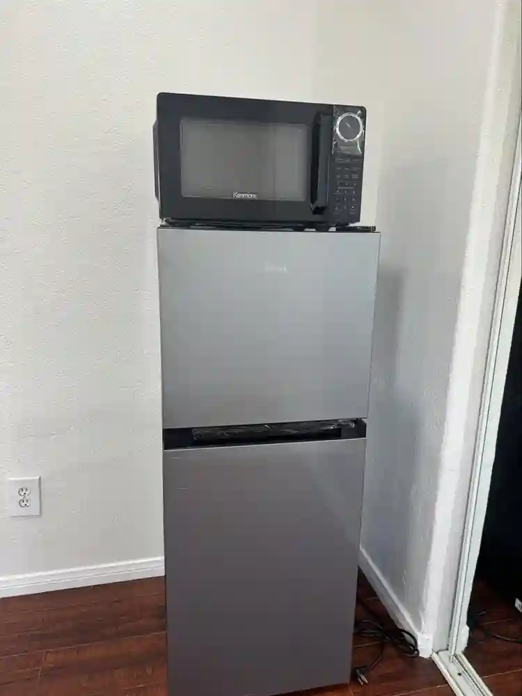 1 Nice bedroom available moving in