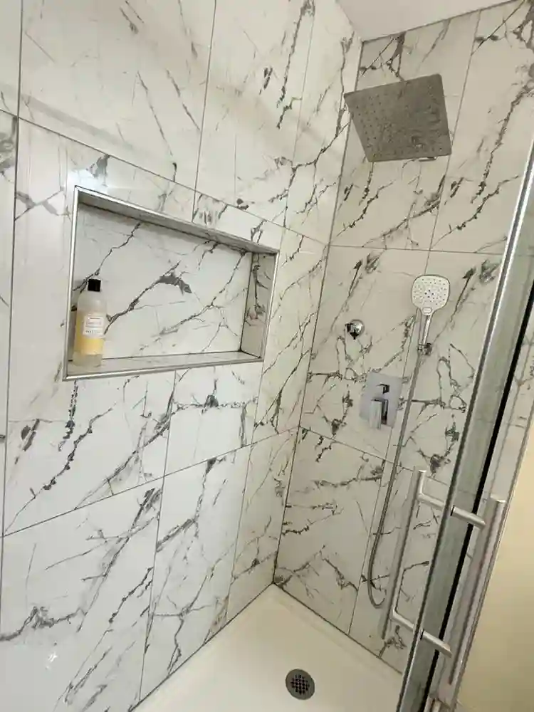 1 Nice bedroom available moving in