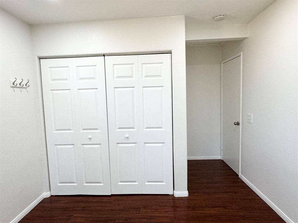 1 Nice bedroom available moving in