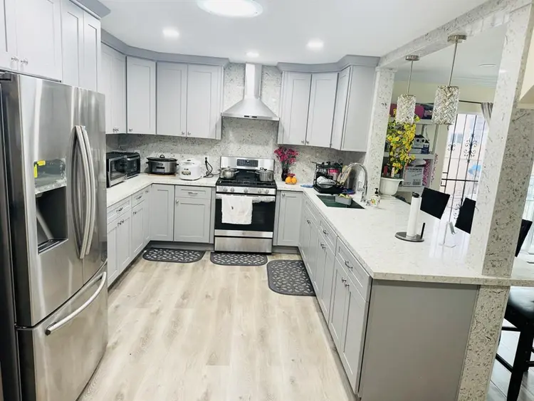 1 Nice bedroom available moving in