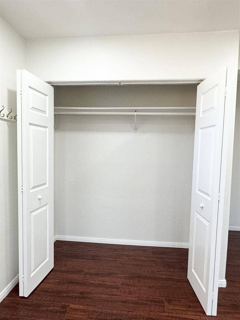 1 Nice bedroom available moving in