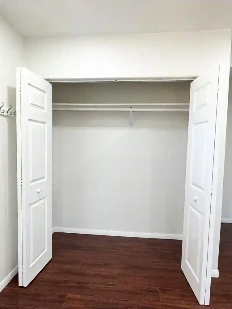 1 Nice bedroom available moving in