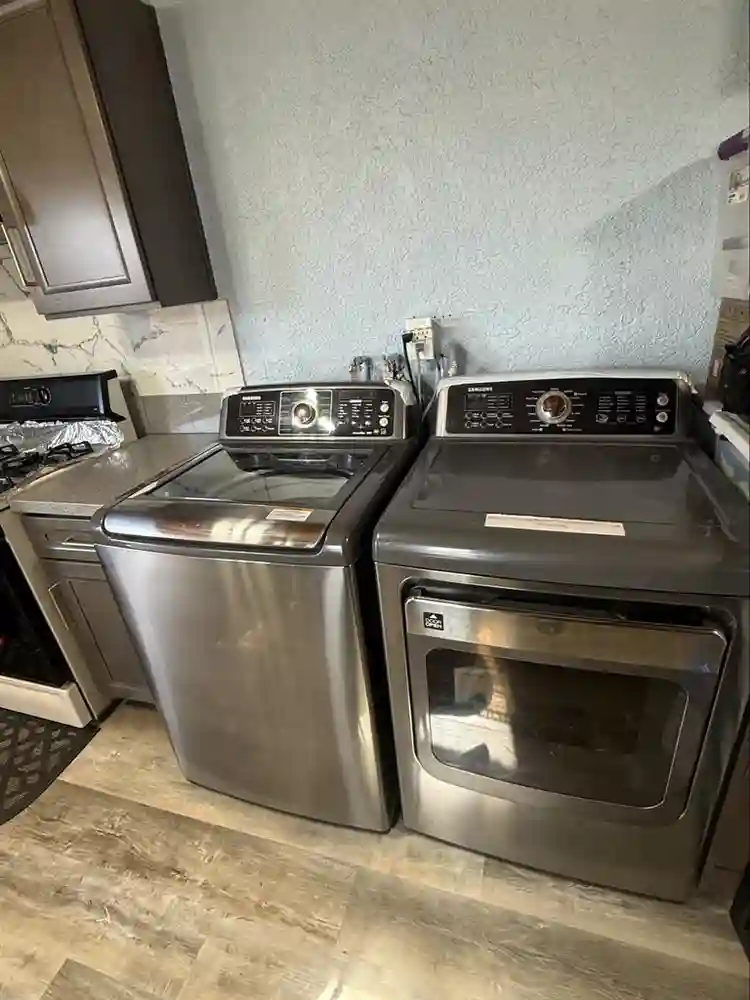 1 Nice bedroom available moving in
