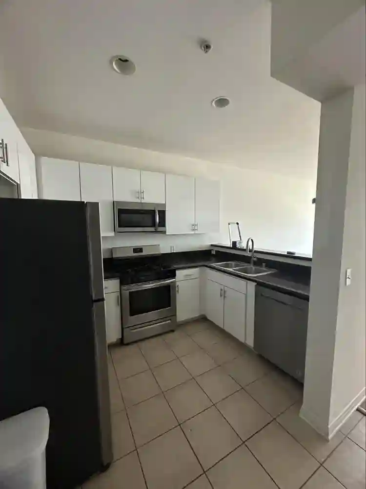 Two Rooms available in Van Nuys