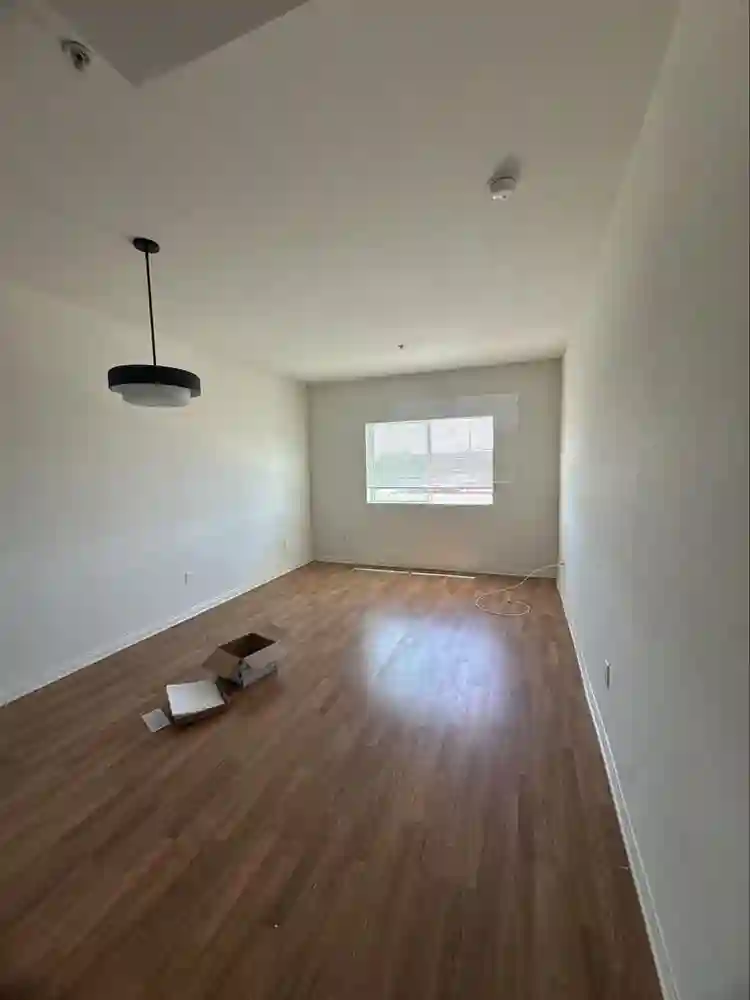Two Rooms available in Van Nuys