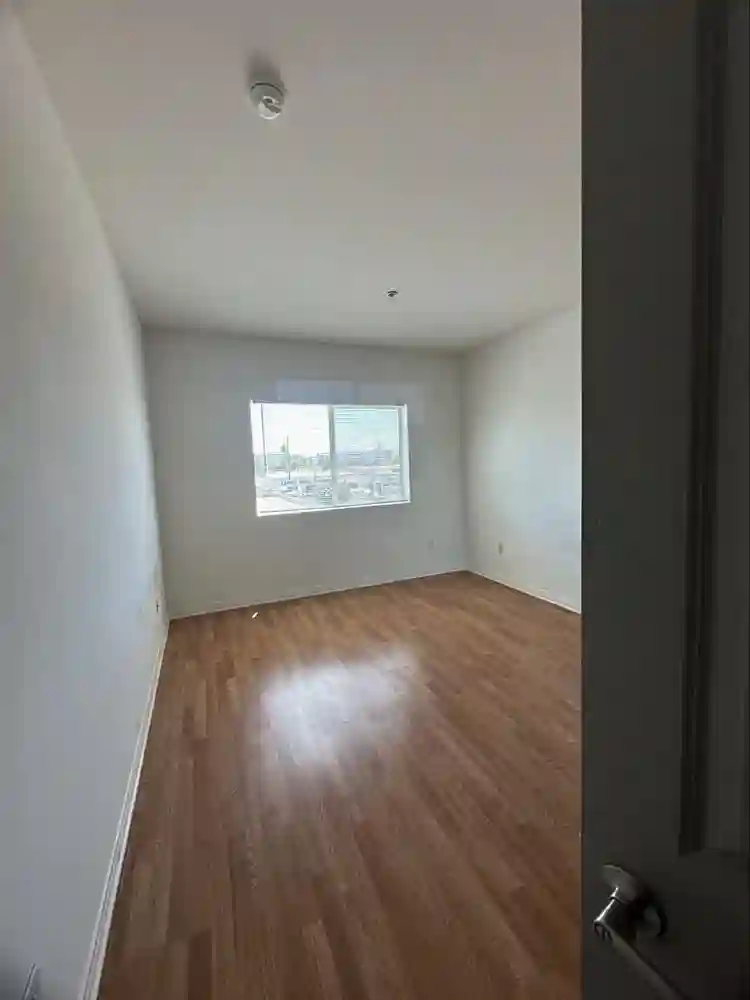 Two Rooms available in Van Nuys