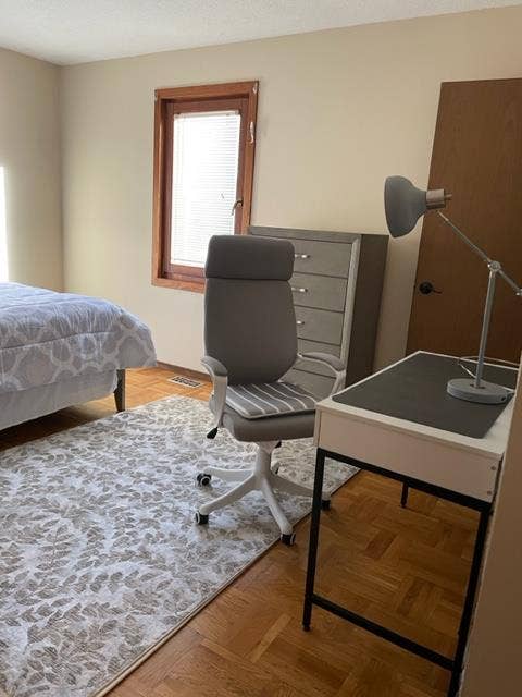Looking for a male roommate