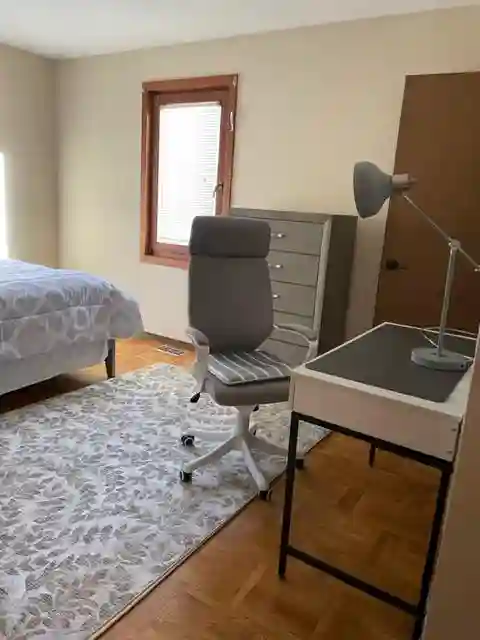 Looking for a male roommate