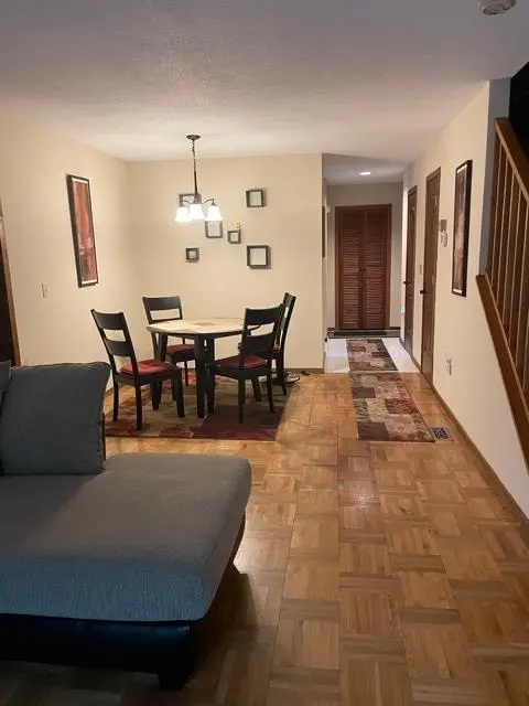 Looking for a male roommate