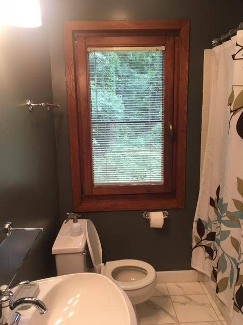 Looking for a male roommate