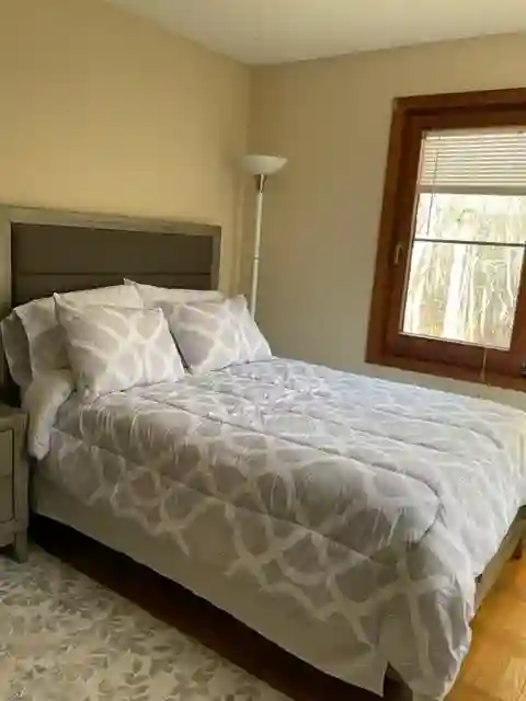 Looking for a male roommate