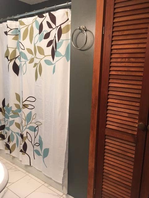 Looking for a male roommate