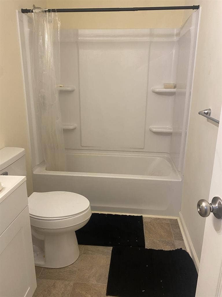 Looking for roommate