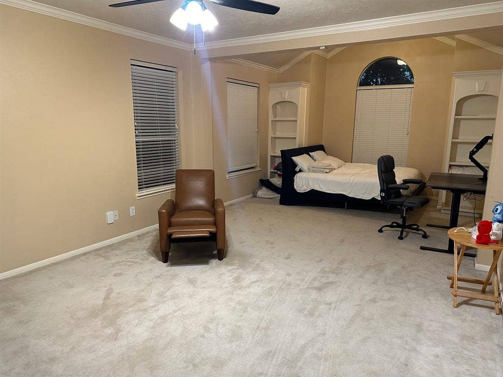 Master bedroom for rent
