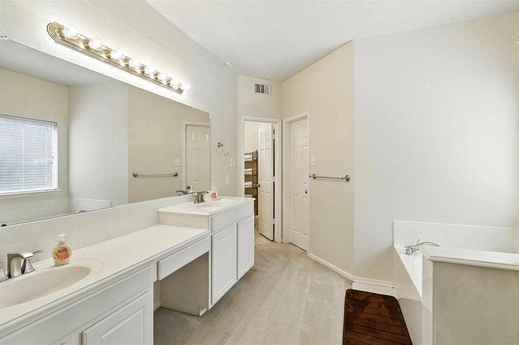 Master bedroom for rent