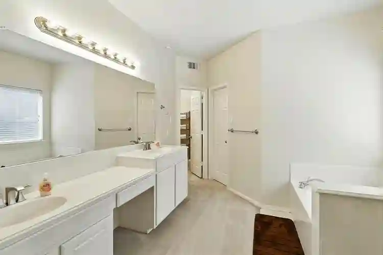 Master bedroom for rent
