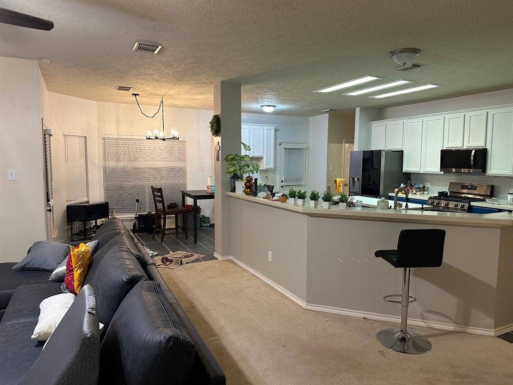 Master bedroom for rent