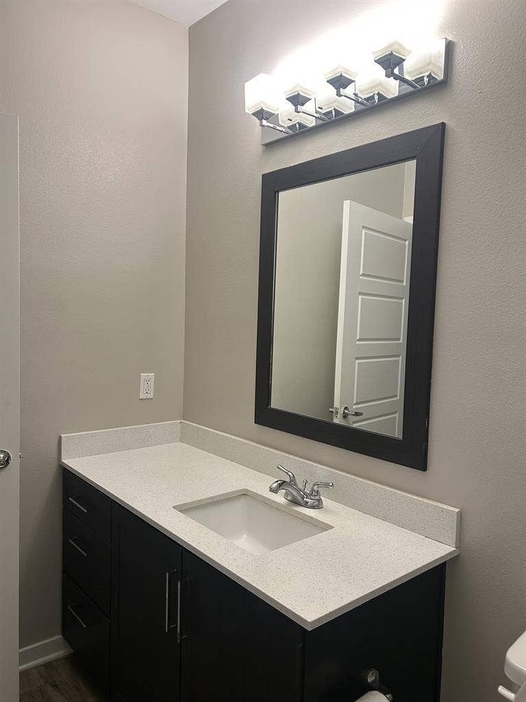 Female roommate Downtown Phoenix
