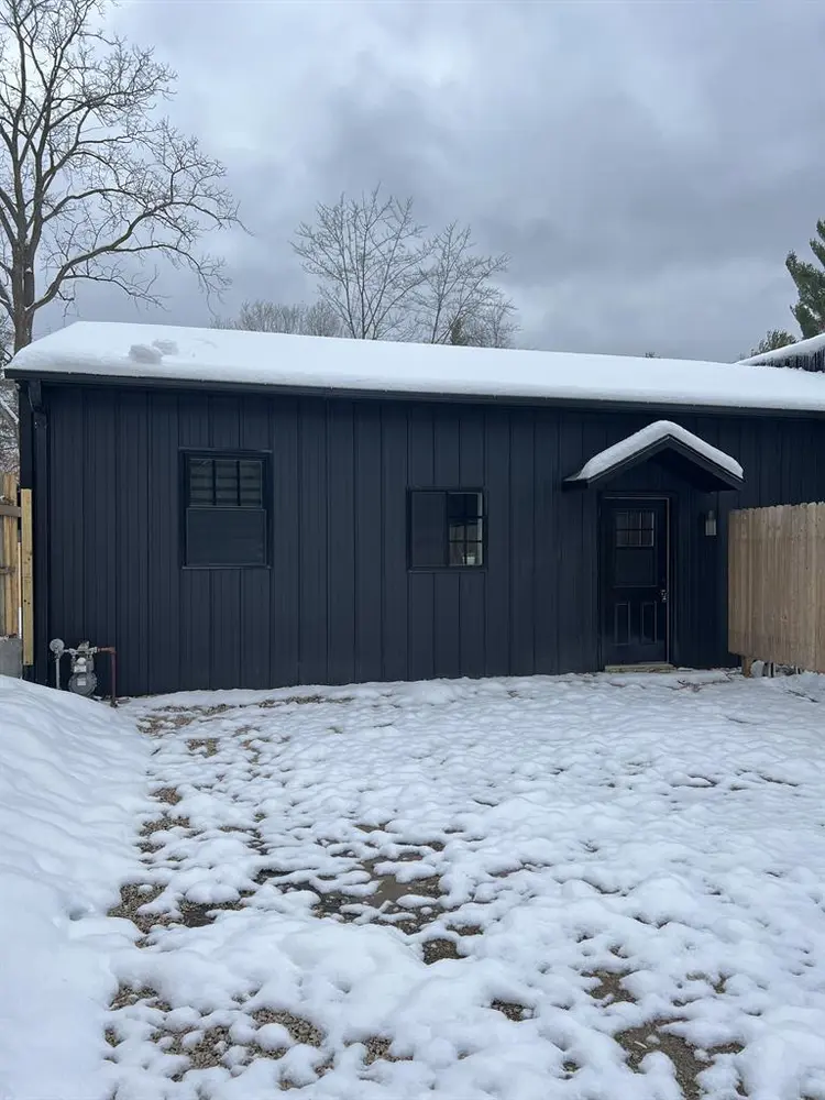 2 bed 1 bath apartment
