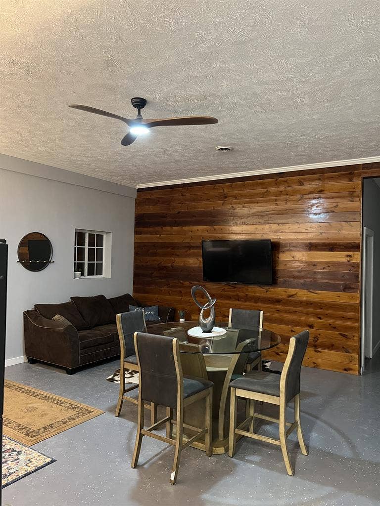 2 bed 1 bath apartment