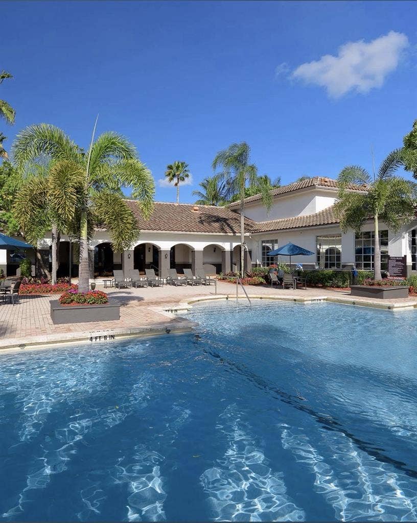 Se renta habitación en el Doral, FL