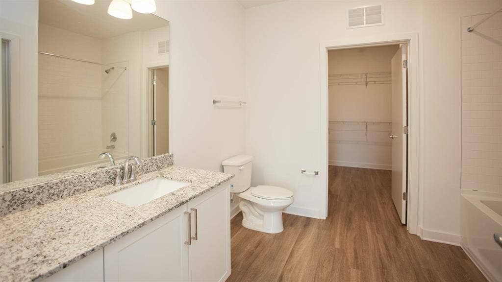 PRIVATE MASTER BR NOVEMBER MOVE-IN