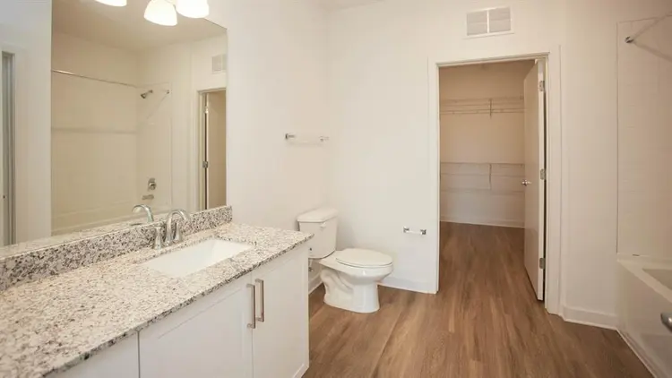 PRIVATE MASTER BR NOVEMBER MOVE-IN
