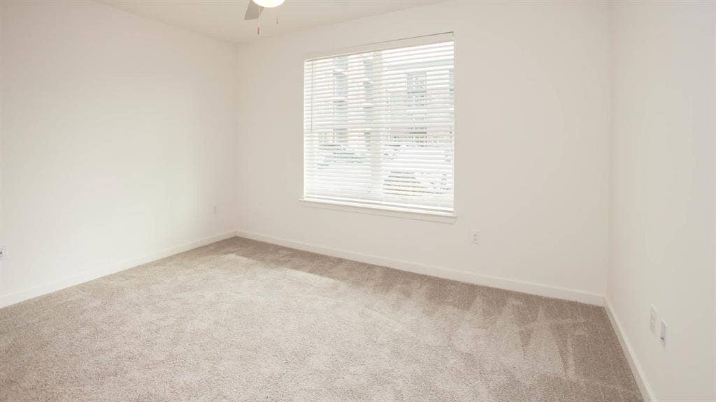 PRIVATE MASTER BR NOVEMBER MOVE-IN