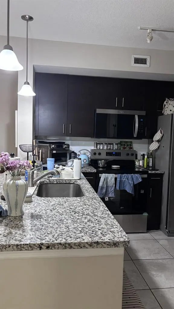 Looking for Roomie to Casa Vera Apt