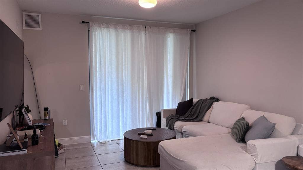 Looking for Roomie to Casa Vera Apt