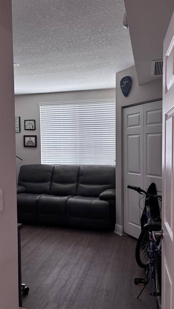 Looking for Roomie to Casa Vera Apt